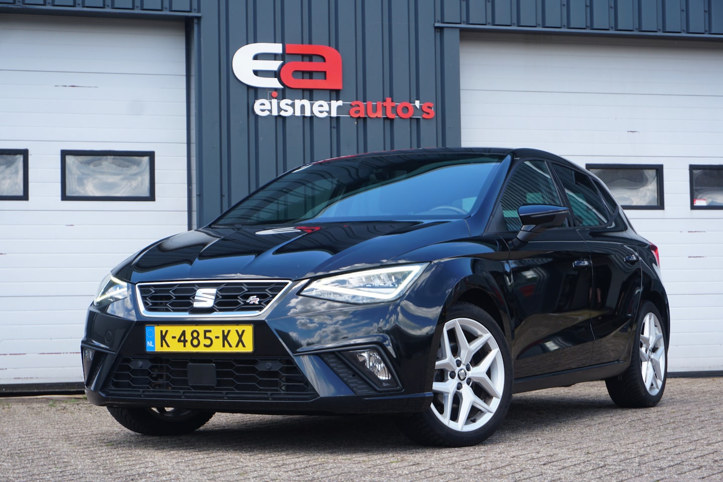 SEAT Ibiza - 1.0 TSI FR 110 PK 6 BAK Intense Plus | FULL LED| CAMERA | LEDER/ALCANTARA | STOELVERW. | B - AutoWereld.nl