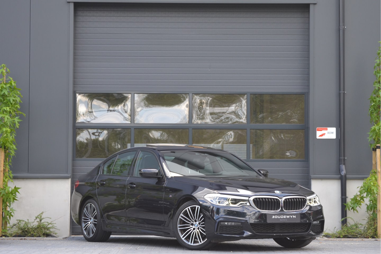 BMW 5-serie - 520i High Executive M-Sport Schuif/kantel dak | Head up | Memory Seats | stoelverwarming/k - AutoWereld.nl