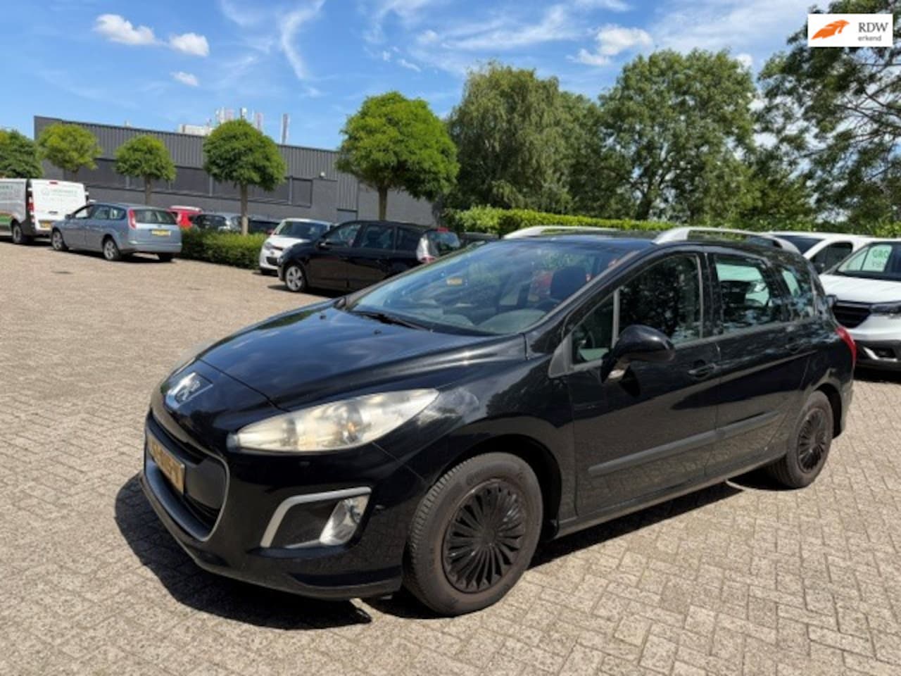 Peugeot 308 - 1.6 HDiF Blue Lease Stationwagen/ bj.2011 / panoramadak / airco / APK 02/2027 en NAP met 3 - AutoWereld.nl