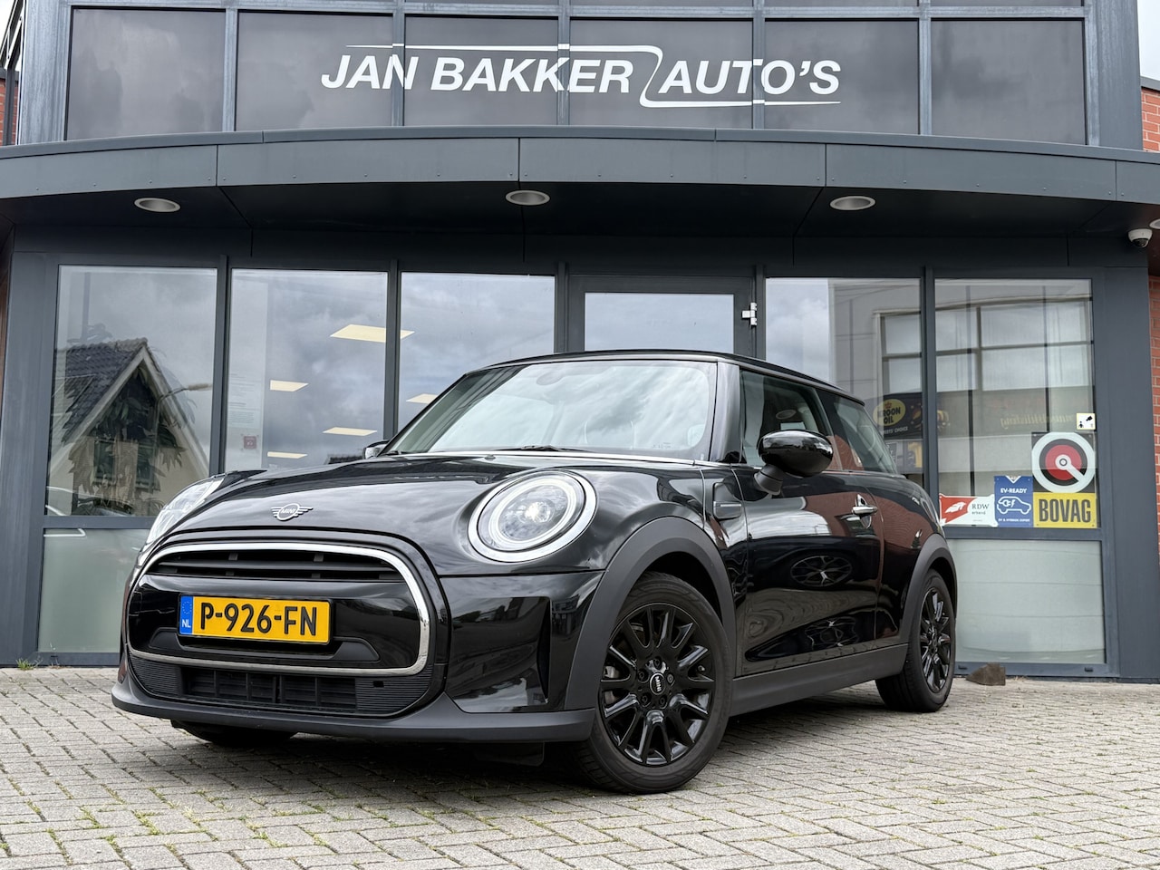 MINI 3-Deurs - 1.5 Cooper Business Edition ✅ Navigatie ✅ Sportstoelen ✅ LED UK Achterlicht - AutoWereld.nl