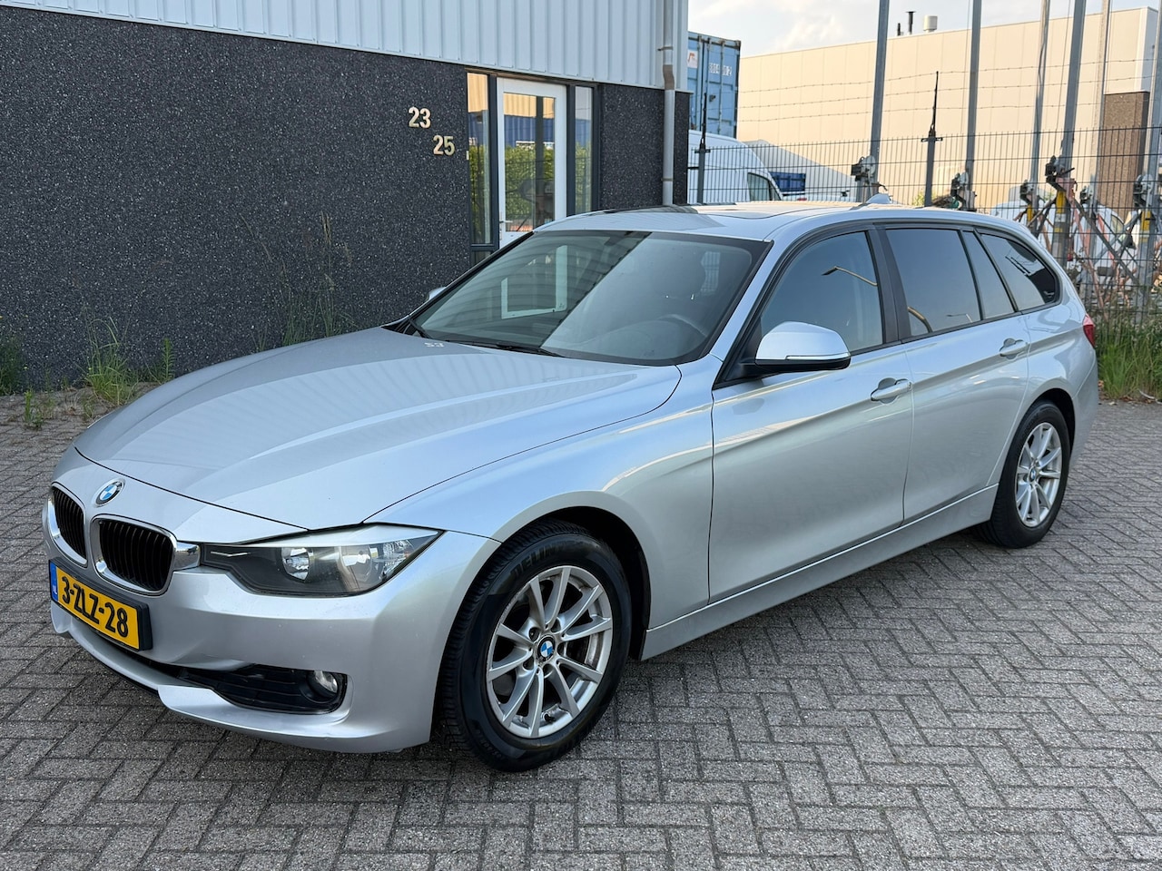 BMW 3-serie Touring - 318d Executive 2013 Pano Leer - AutoWereld.nl