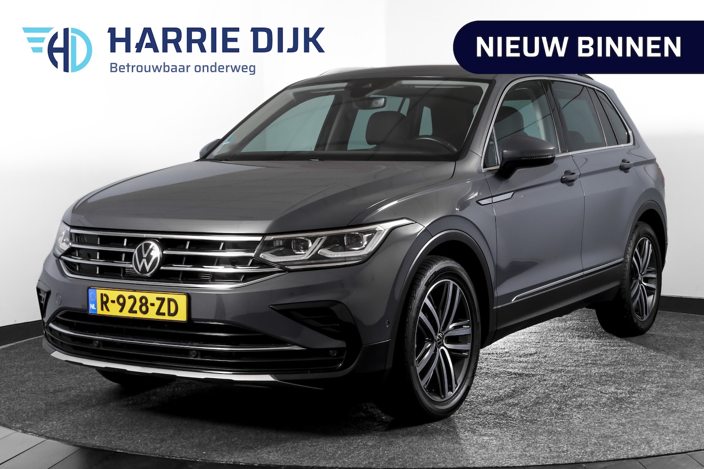 Volkswagen Tiguan - 1.5 TSI 150 PK Life Business | Trekhaak | Dig. Cockpit | Adapt. Cruise | Stuur-+stoelverw. - AutoWereld.nl