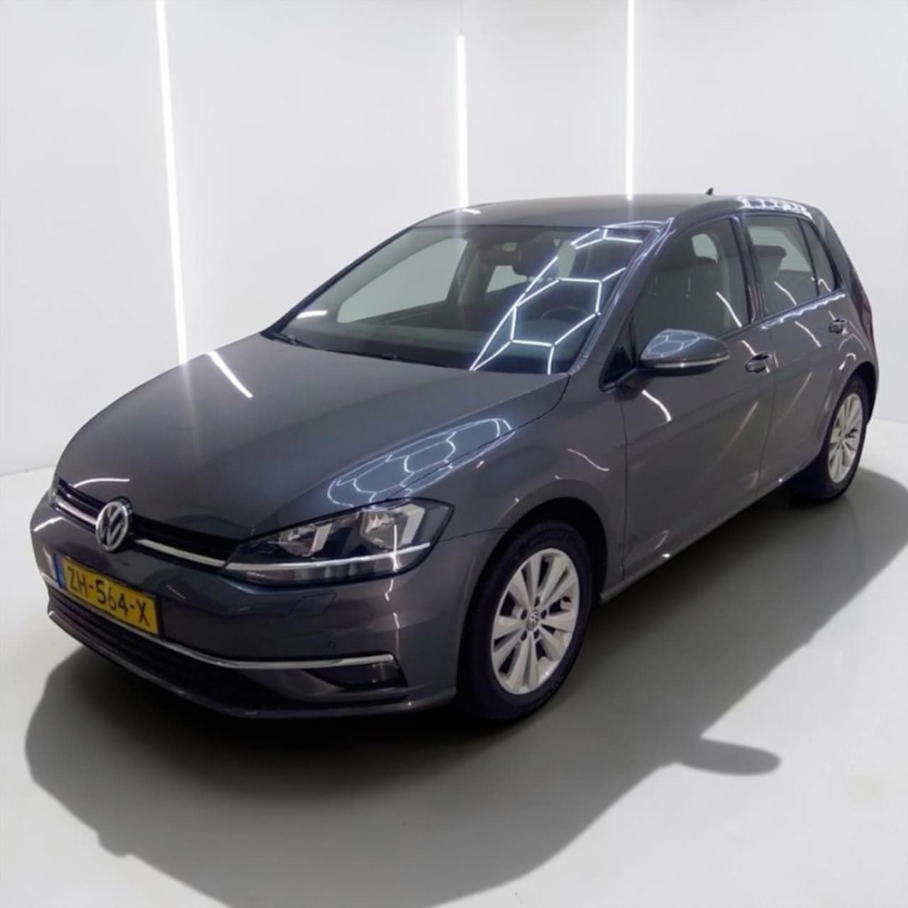 Volkswagen Golf - 1.0 TSI Trendline LED 2jr APK CARPLAY - AutoWereld.nl