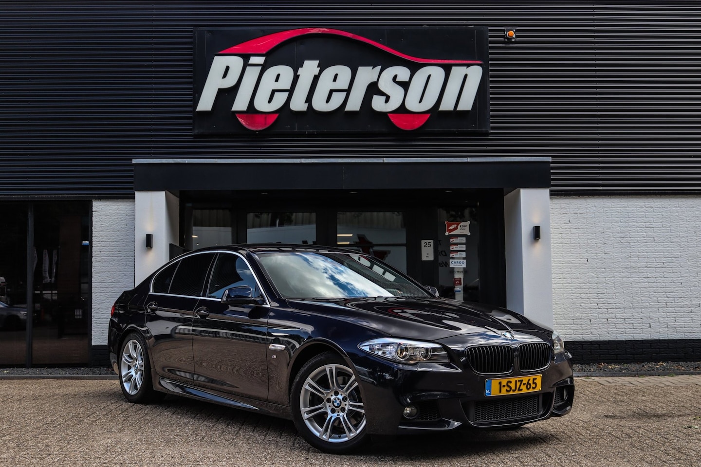 BMW 5-serie - 520i M-Pakket NAP ORIGINEEL NL TREKHAAK CLIMA - AutoWereld.nl