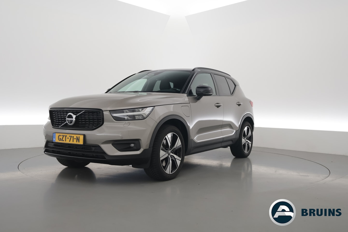 Volvo XC40 - 1.5 T4 211 PK Recharge R-Design |Trekhaak | 360 camera | Leer | Stoel + stuurverwarming | - AutoWereld.nl