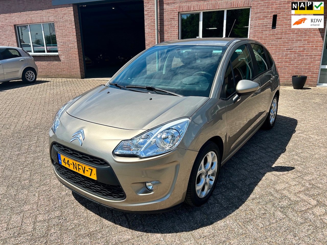 Citroën C3 - 1.4 VTi Ligne Business // 80.000 km NAP // APK - AutoWereld.nl