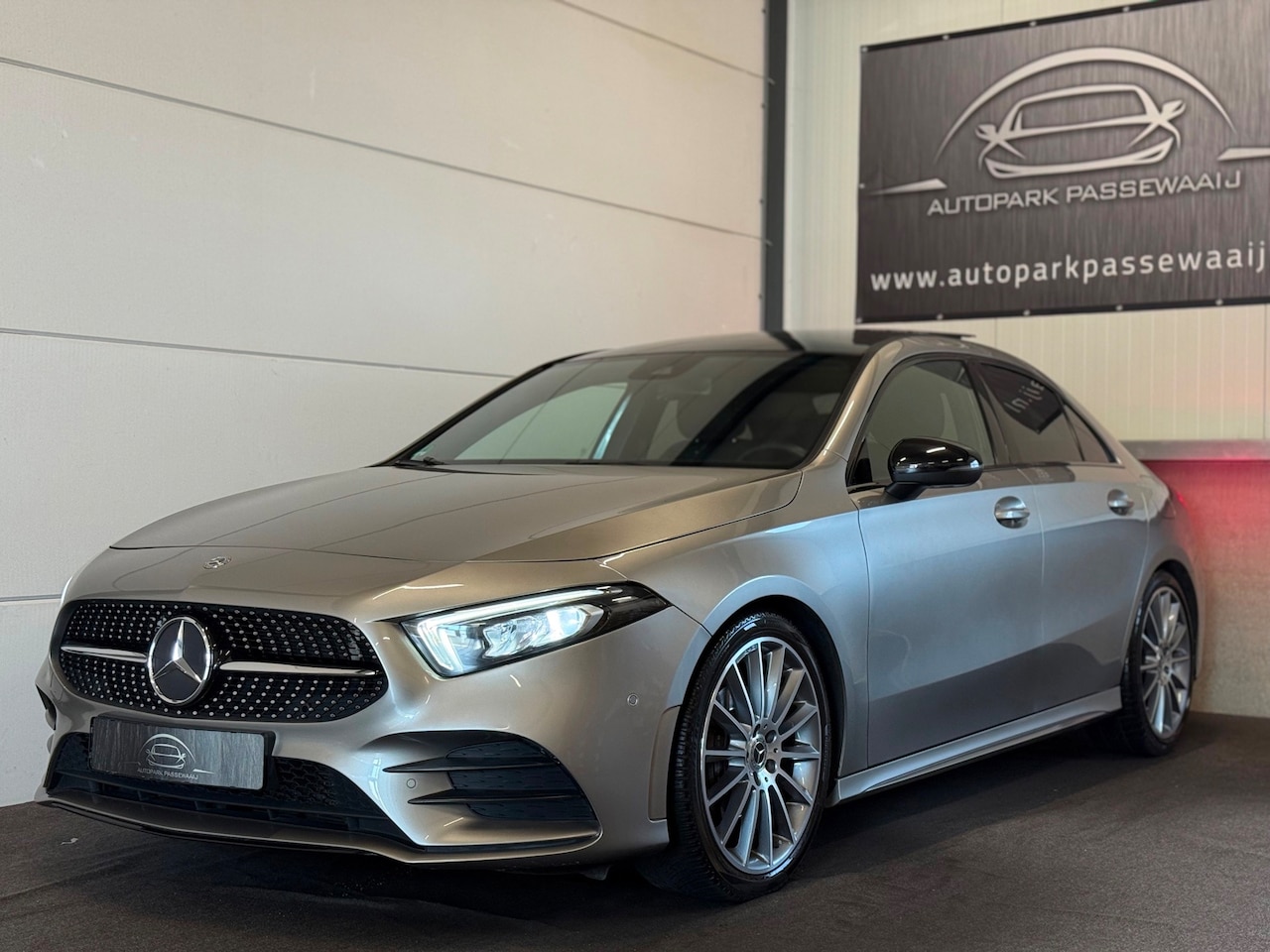 Mercedes-Benz A-klasse - 200 Limousine AMG Pano, Cruise Control, Virtual Cockpit, Sfeerverlichting, Stoelverwarming - AutoWereld.nl