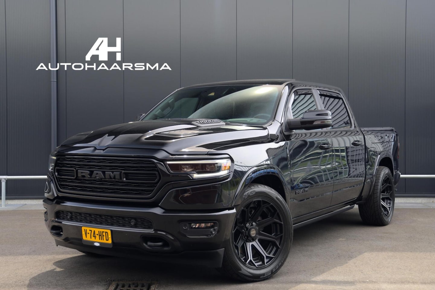 Dodge Ram 1500 - 4X4 5.7 V8 4x4 Crew Cab Limited Pano HUD Leder 1e Eig Trekhaak Camera - AutoWereld.nl