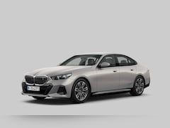 BMW i5 - eDrive40 84 kWh M Sport | Orig. NL | Driving Assistant Plus | Lederen Bekleding | Ambient