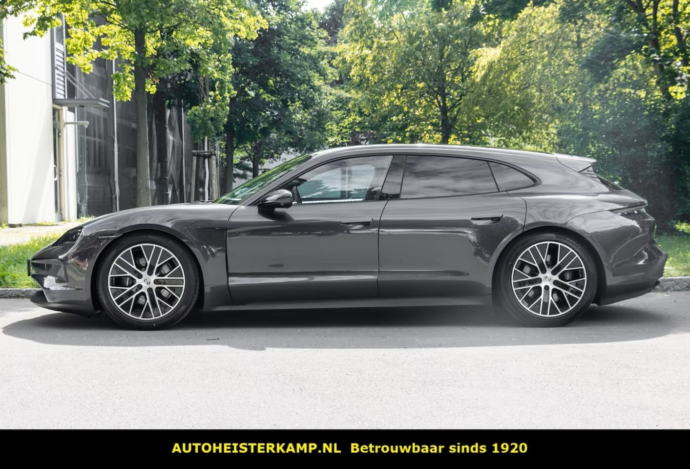 Porsche Taycan Sport Turismo - 105 kWh 435 PK Panoramadak Matrix ACC InnoDrive BOSE SurroundView - AutoWereld.nl