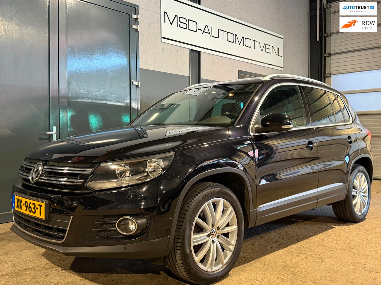Volkswagen Tiguan - 1.4 TSI Sport&Style Edition Panoramadak Stoelverwarming - AutoWereld.nl