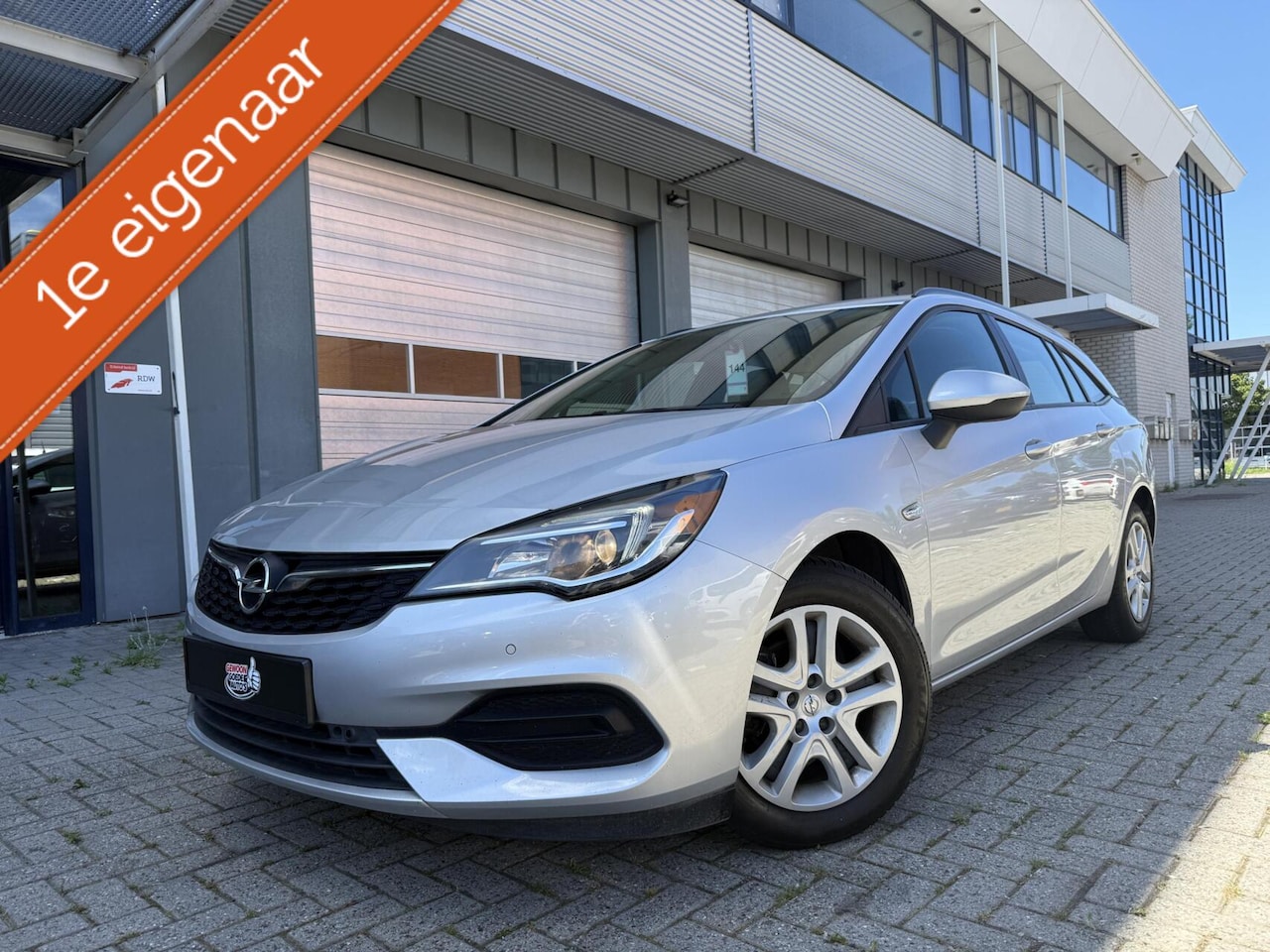 Opel Astra Sports Tourer - 1.2 Benzine | Navigatie | Lage km's - AutoWereld.nl