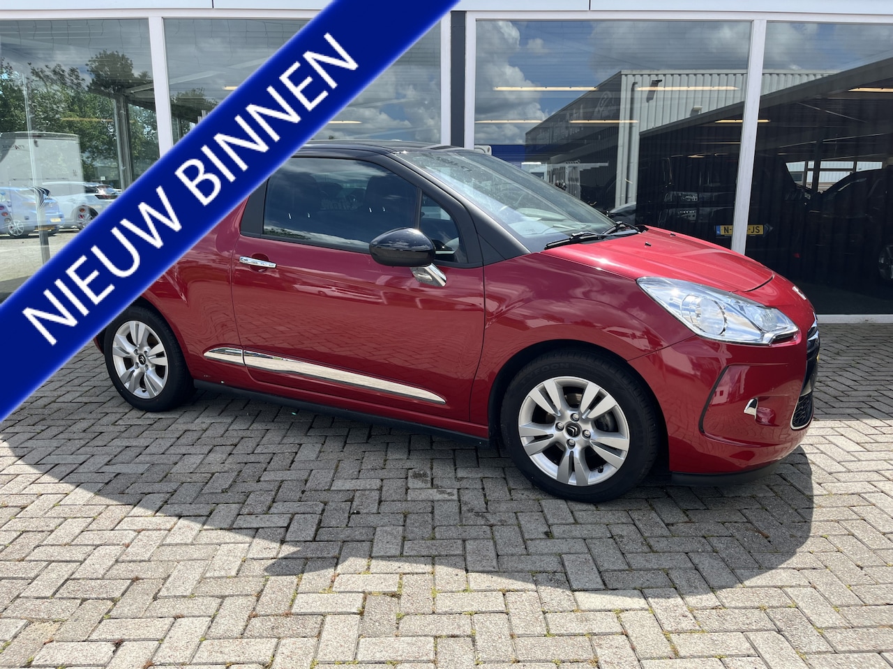 DS 3 - 1.2 PureTech So Chic Cruise / Airco / Bt / Lmv - AutoWereld.nl