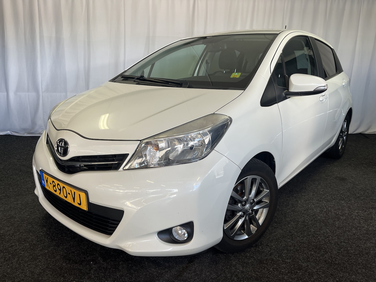Toyota Yaris - 1.3 VVT-i Aspiration ECC/CAMERA/KEYLESS/LMV/BLUETOOTH - AutoWereld.nl