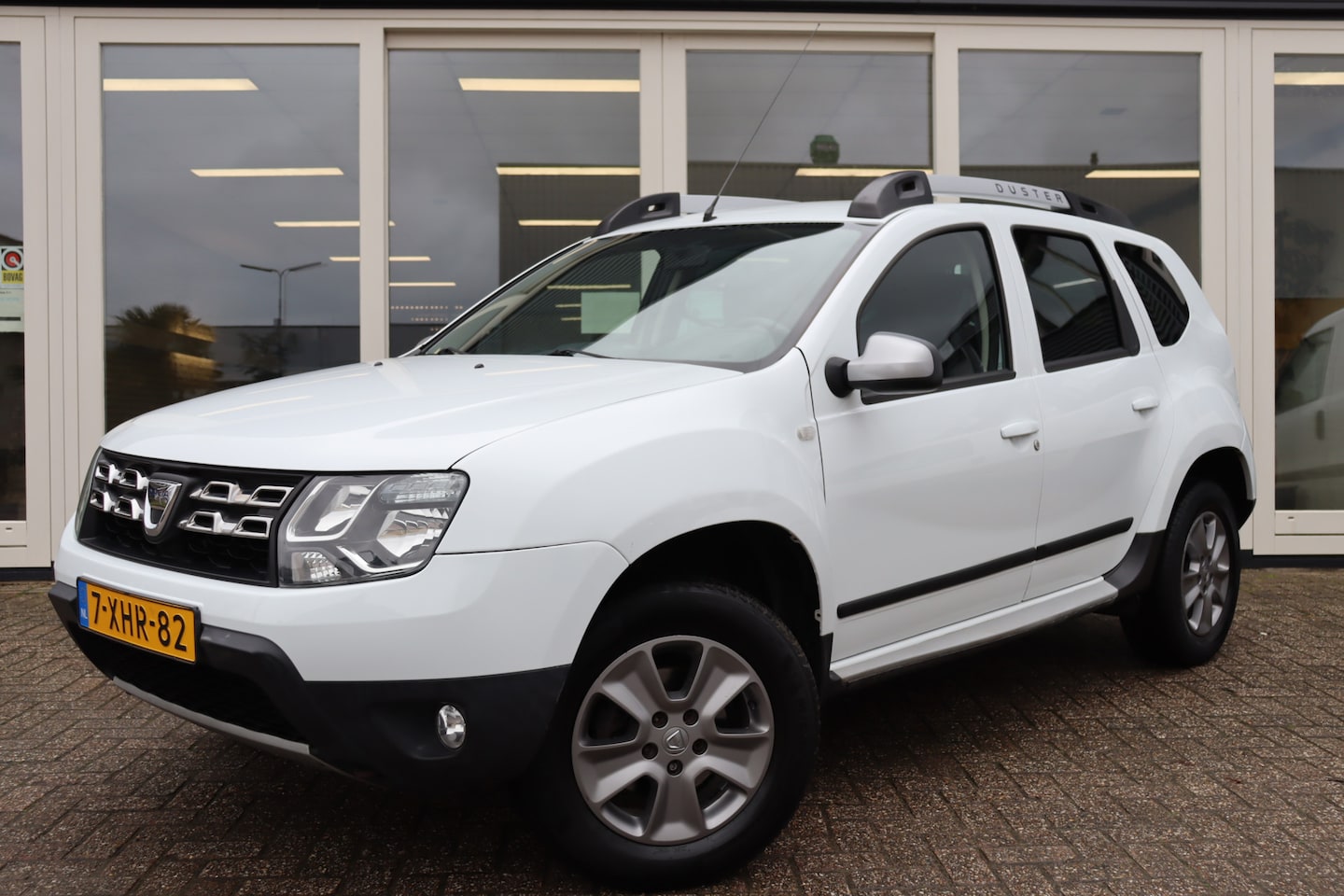 Dacia Duster - 1.2 TCe 4x2 Lauréate 1.2 TCe 4x2 Lauréate, Cruise Control, Airco, PDC A, Trekhaak, Prijs Is Rijklaar Inclusief - AutoWereld.nl