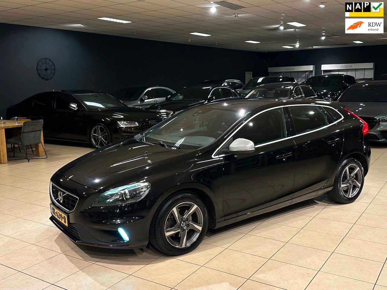 Volvo V40 - 2.0 D2 R-Design/NL-AUTO/TREKHAAK/LEDER/XENON - AutoWereld.nl