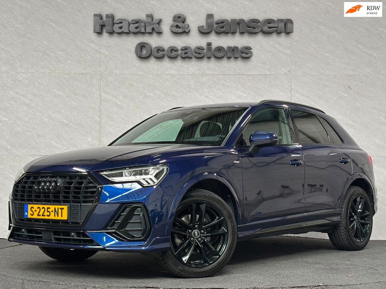 Audi Q3 - 35 TFSI S-Line Carplay Camera elektrische stoelen - AutoWereld.nl