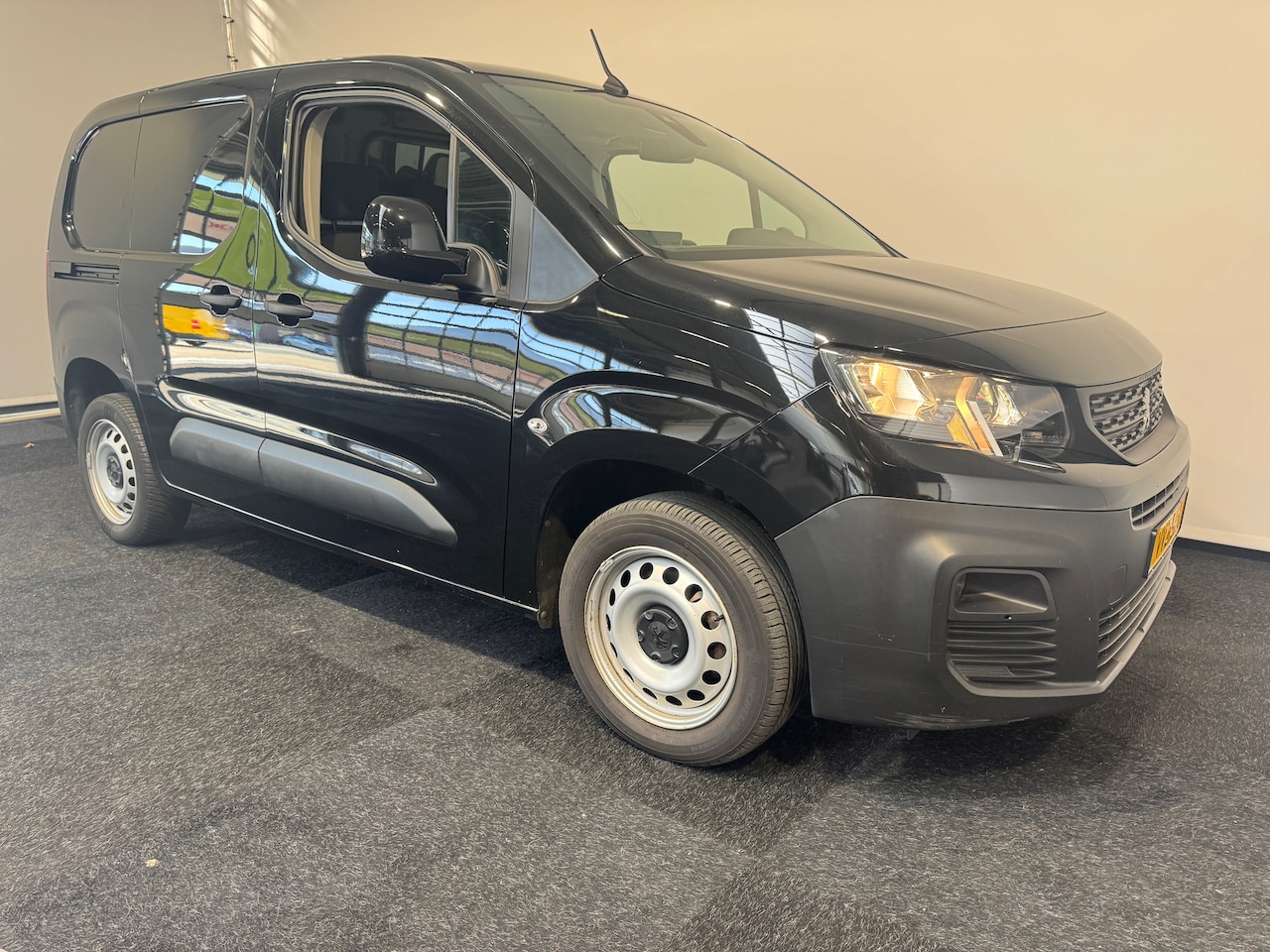 Peugeot Partner - 1.5 HDI 3 zits 100 Pk Car play Navigatie APK 03-2027 - AutoWereld.nl