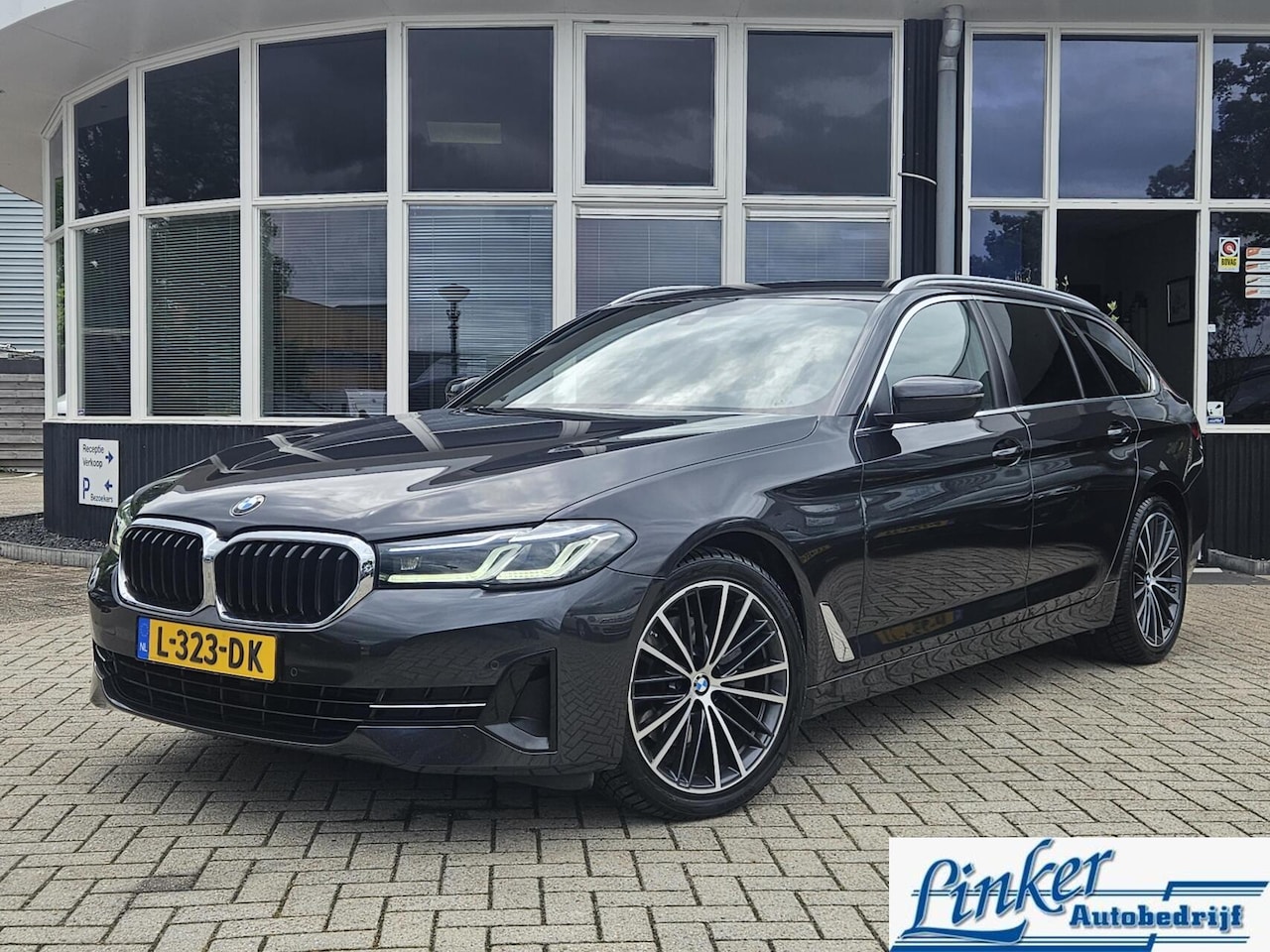 BMW 5-serie Touring - 520i Executive LEDER/NL-AUTO- CARPLAY - AutoWereld.nl