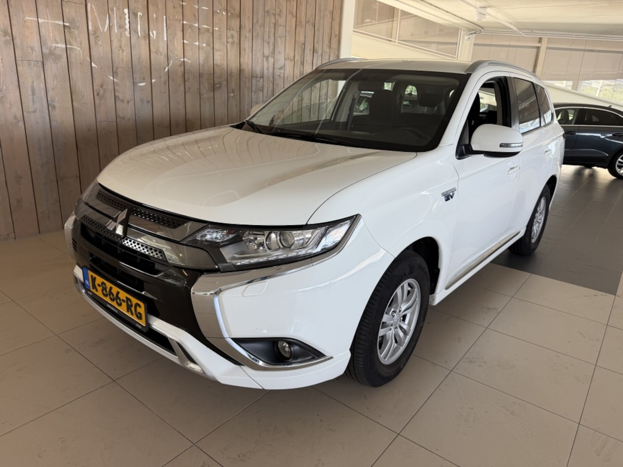 Mitsubishi Outlander - 2.4 PHEV Pure 2.4 PHEV Pure - AutoWereld.nl