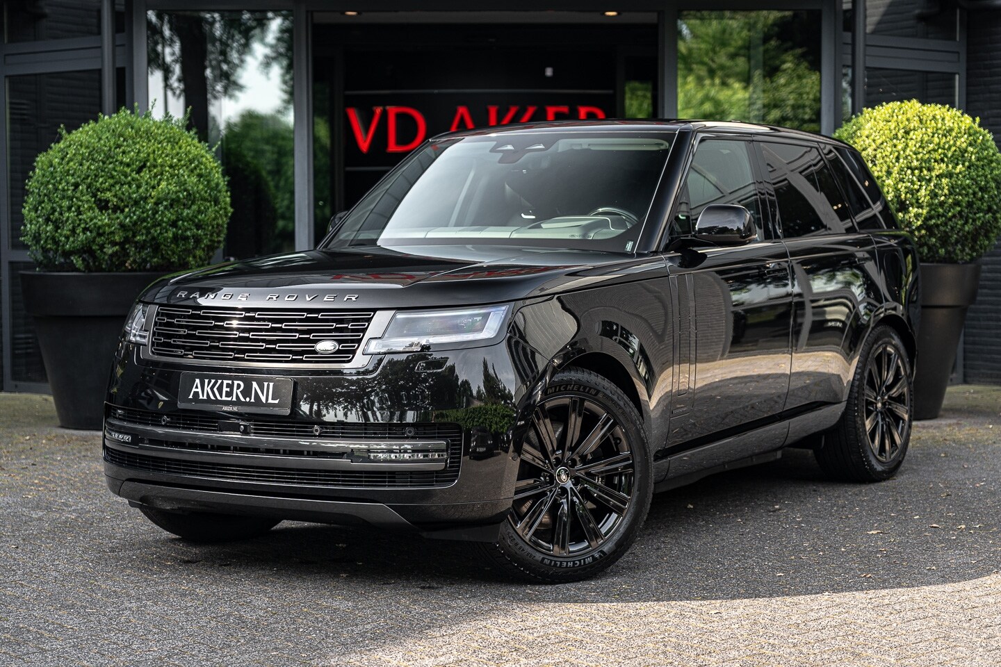 Land Rover Range Rover - LANDROVER P550e Autobiography | 4x El. Stoelen | Massage | Head-up | Vierwielsturing - AutoWereld.nl