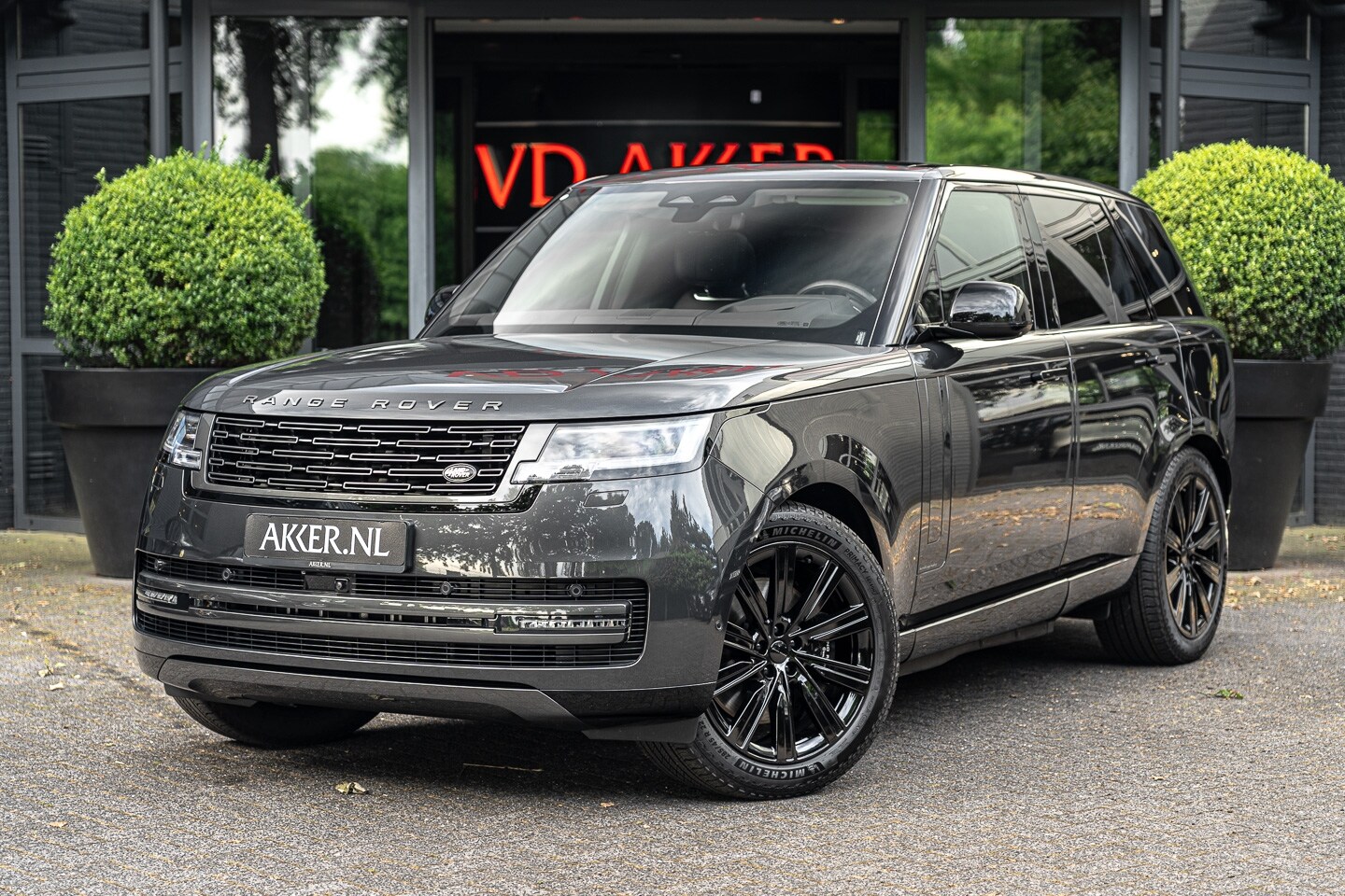 Land Rover Range Rover - LANDROVER P550e Autobiography | 4x El. Stoelen | Massage | Head-up | Vierwielsturing - AutoWereld.nl