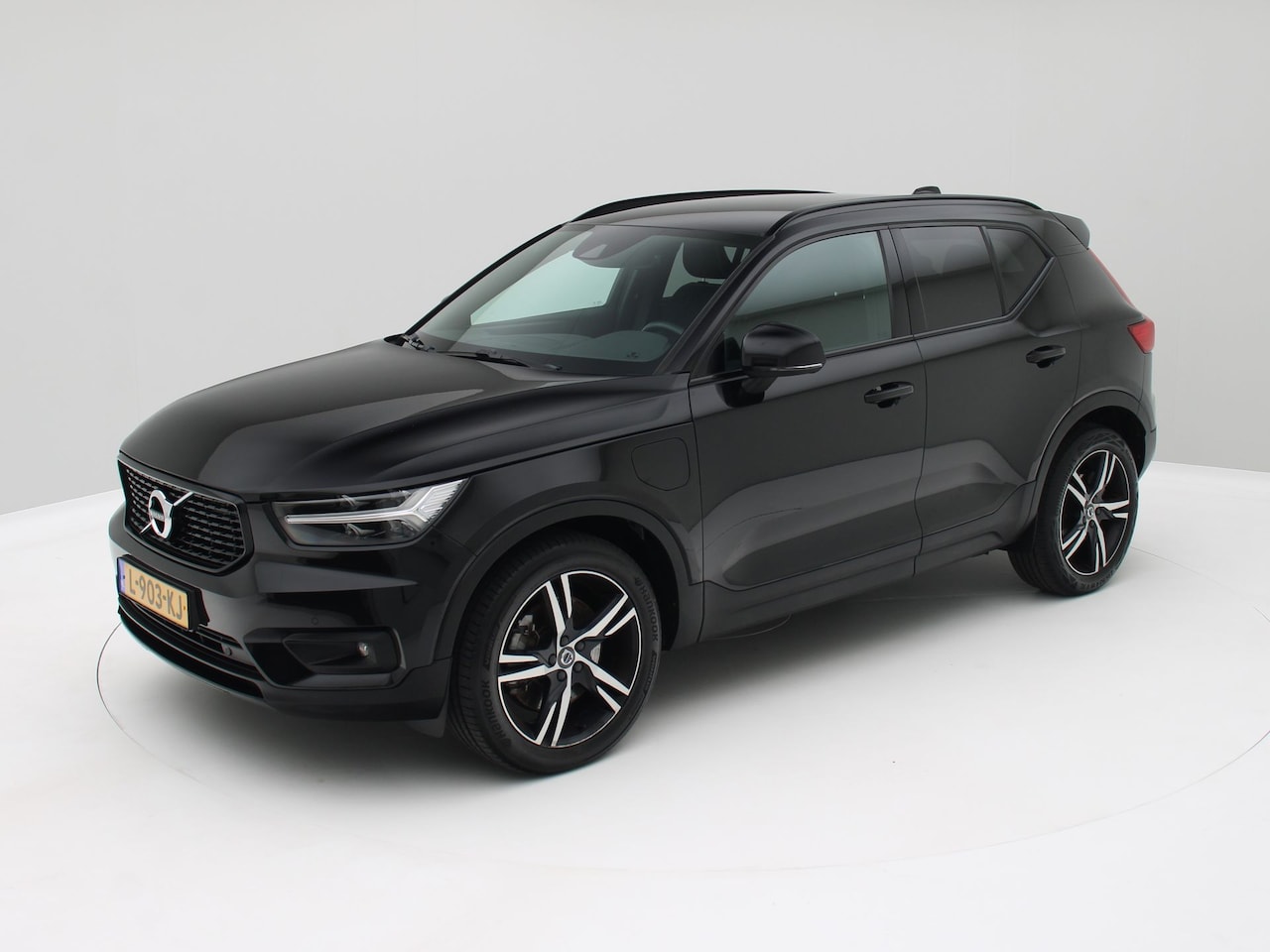 Volvo XC40 - 1.5 T5 Recharge R-Design 261pk / Trekhaak / Navi / Origineel NL - AutoWereld.nl