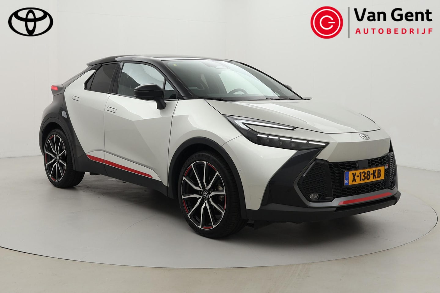 Toyota C-HR - 2.0 Hybrid 200 GR SPORT Premiere | Panoramadak | Head-up display | Dodehoek detectie | App - AutoWereld.nl