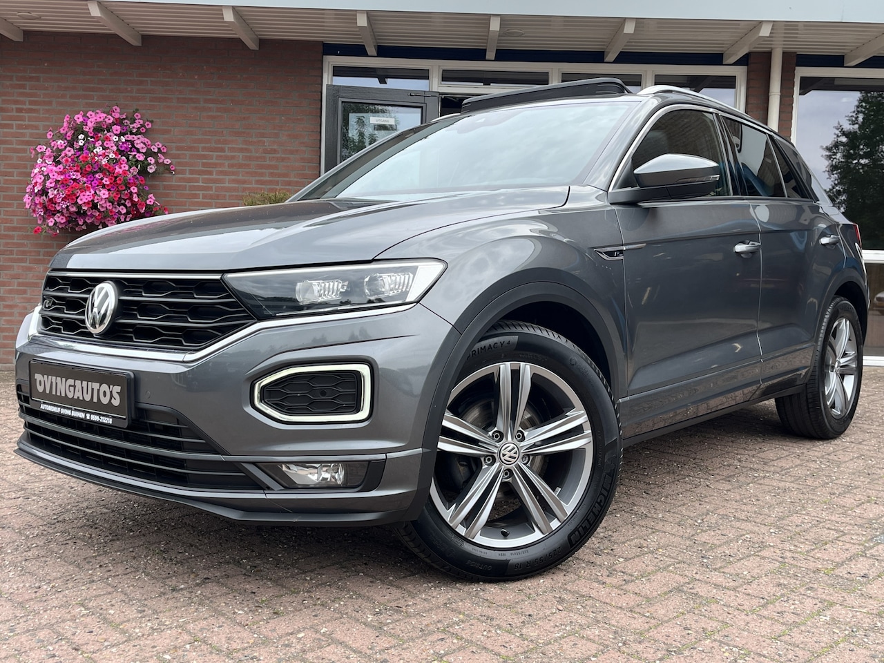 Volkswagen T-Roc - 1.5 TSI Sport Business R | Pano | R-Line | Adapt. Cruise | BLIS | Clima | Stoelverwarming - AutoWereld.nl