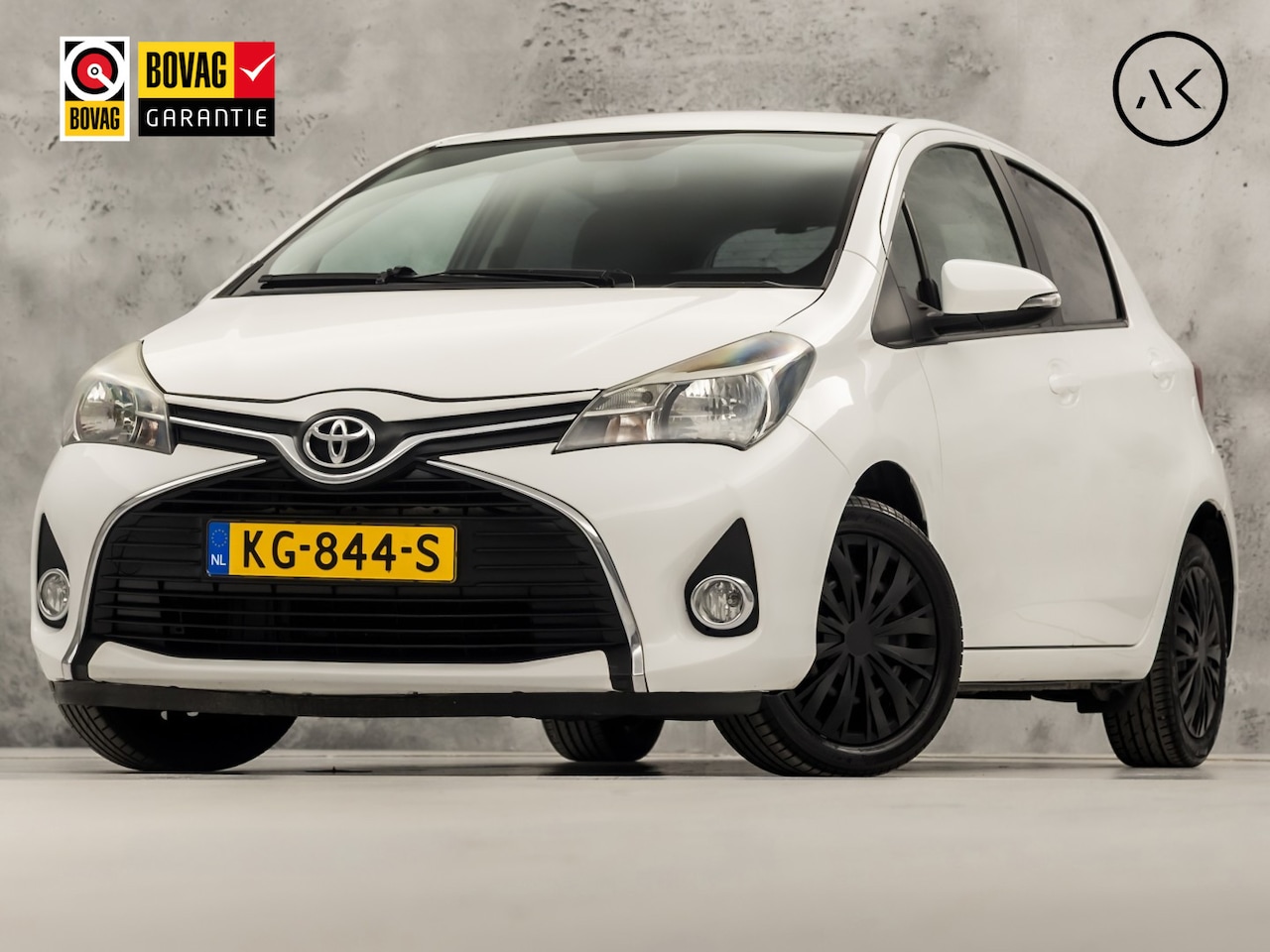Toyota Yaris - 1.0 VVT-i Sport (SCHERM, AIRCO, BLUETOOTH, SPORTSTOELEN, MULTIFUNCTIONEEL STUURWIEL, NIEUW - AutoWereld.nl