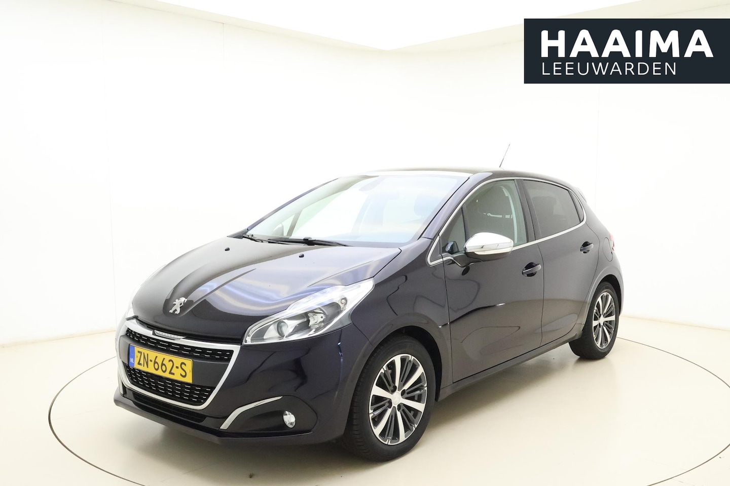 Peugeot 208 - 1.2 PureTech Allure | Trekhaak | Achteruitrijcamera | Panoramadak | Navigatie | Airco | Cl - AutoWereld.nl