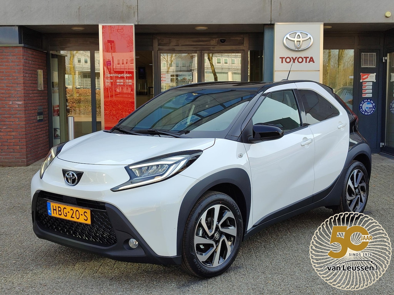 Toyota Aygo X - PULSE BI-TONE 17'' LM-VELGEN CLIMA PRIVACY GLASS LED APPLE/ANDROID CAMERA AD-CRUISE NL-AUT - AutoWereld.nl