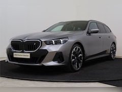 BMW i5 Touring - eDrive40 M Sport / Panoramadak / Trekhaak / Bowers & Wilkins / Parking Assistant Plus / Ad