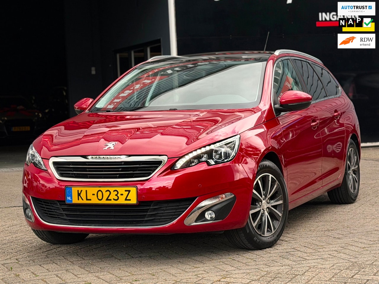 Peugeot 308 SW - 1.2 PureTech Blue Lease Premium KEYLESS ENTRY-GO/PANO/6-BAK/CRUISE | NETTE AUTO ! - AutoWereld.nl