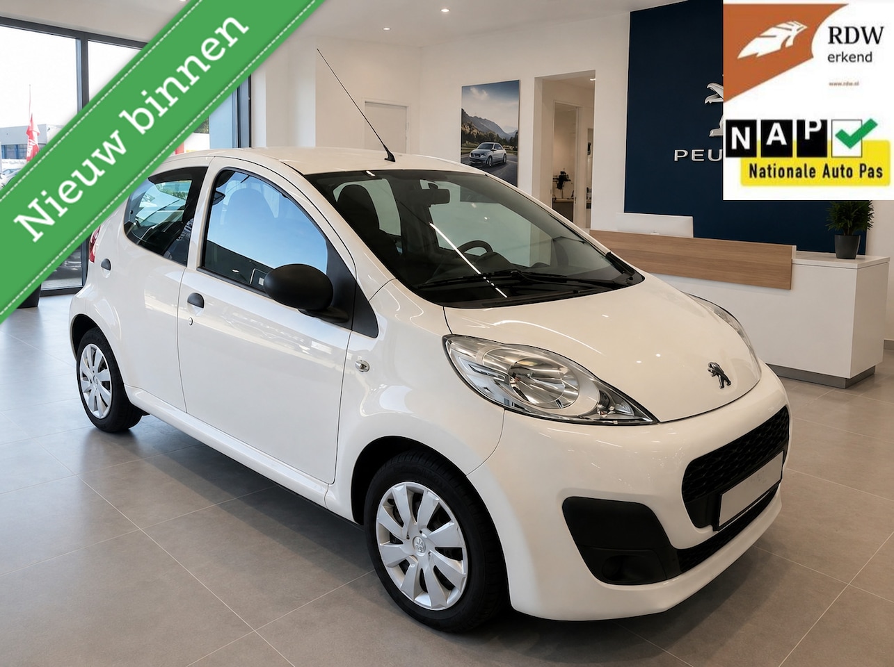 Peugeot 107 - 1.0 Accent 2014 69dkm NAP Airco/CV/Carplay/APK - AutoWereld.nl
