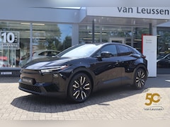 Toyota C-HR - C-HR+ FIRST EDITION 77KWH NIEUW DIRECT LEVERBAAR STOEL/STUURVERW 20'' LM-VELGEN BLIND SPOT