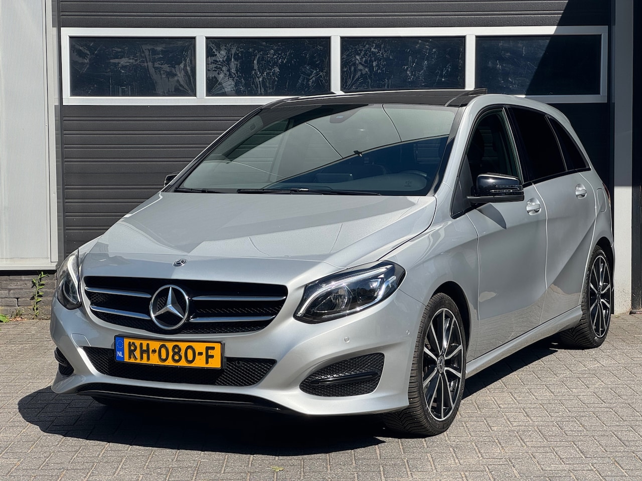 Mercedes-Benz B-klasse - 180 Ambition Xenon/Led, Pano, Cruise, NAP - AutoWereld.nl