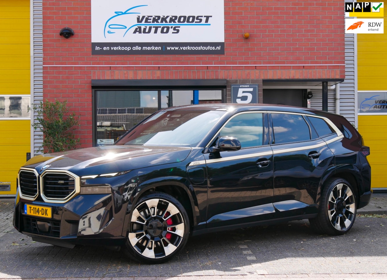 BMW XM - V8 50e BTW. bowers & wilkins. 360cam. alcan hemel. - AutoWereld.nl