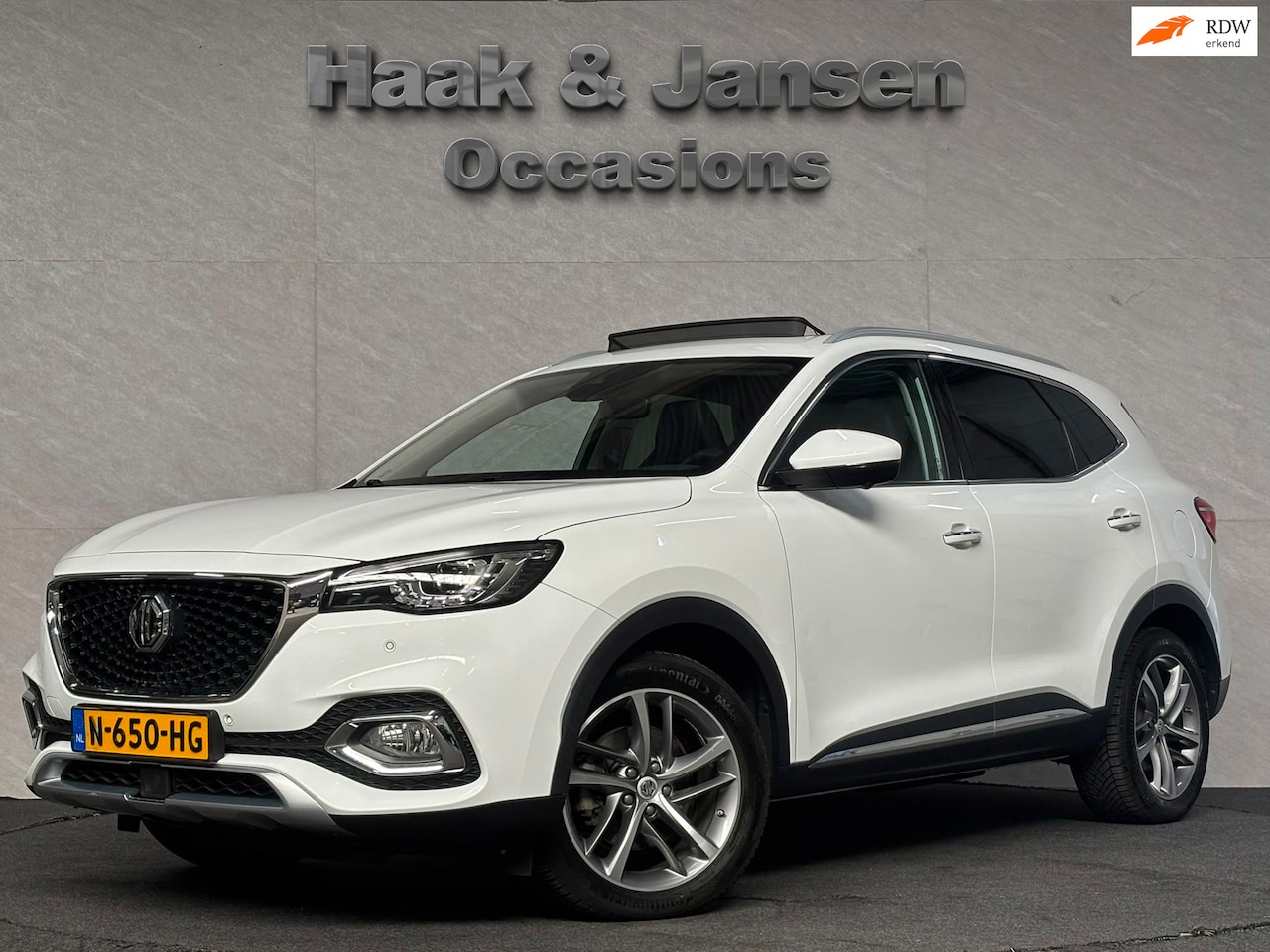 MG EHS - 1.5 TGDI Luxury 360 Camera Panoramadak Leder Carplay - AutoWereld.nl