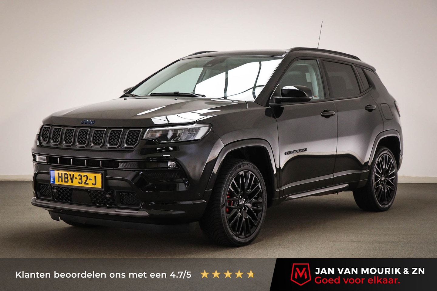 Jeep Compass - 4xe 240 Plug-in Hybrid Electric S | WRAP ZWART | WINTER PACK | PANORAMADAK | STUURVERWARMI - AutoWereld.nl