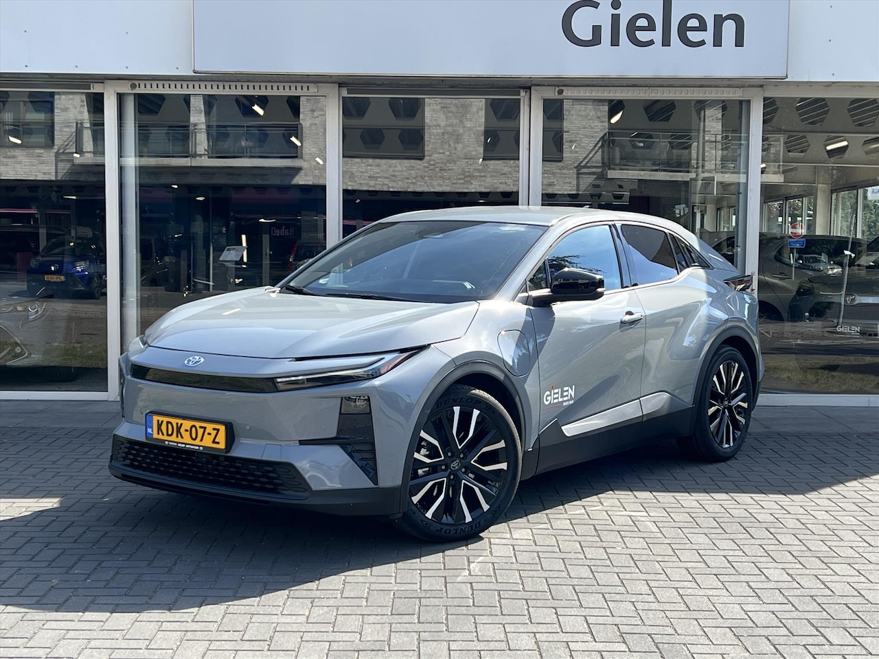 Toyota C-HR - 77 kWh First Edition | 20 inch velgen, Elektrische achterklep, Dodehoekherkenning, Parkeer - AutoWereld.nl