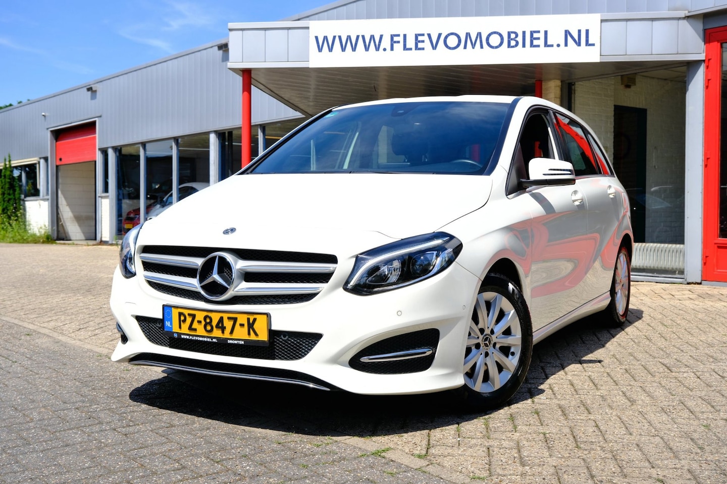 Mercedes-Benz B-klasse - 180 Ambition Aut. Navi|LED|Airco|Half Leder|Sportstoelen - AutoWereld.nl
