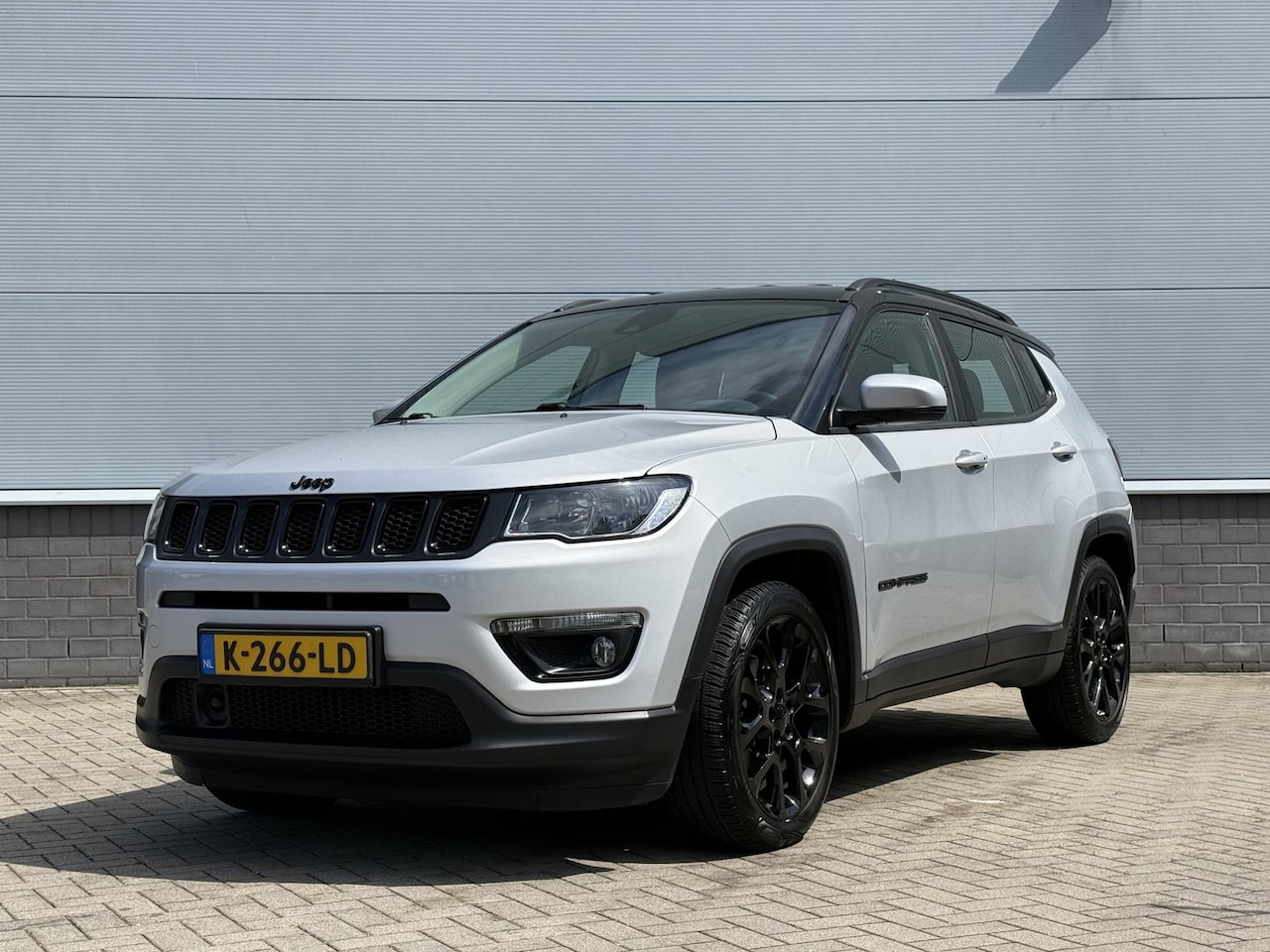 Jeep Compass - 1.3T Night Eagle Liberty Edition | Trekhaak | Cruise Control | Keyless Entry | Camera - AutoWereld.nl