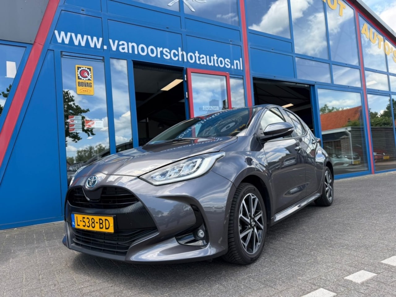 Toyota Yaris - 1.5 Hybride Automaat Navi Carplay Camera Led Airco(ECC) bj2023 - AutoWereld.nl