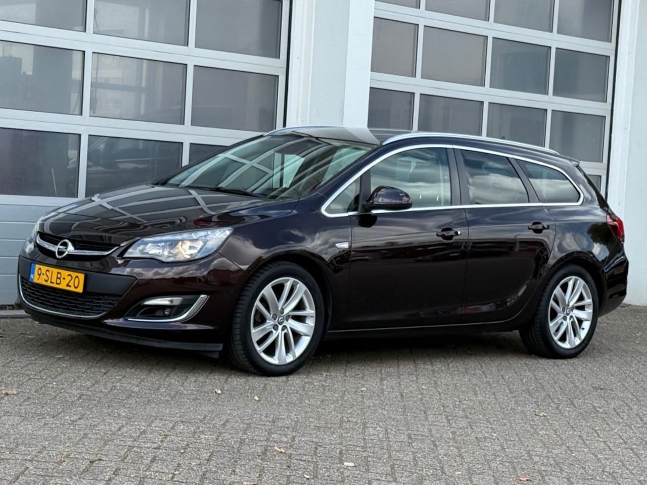 Opel Astra - 1.4 Turbo 140PK Sport 6-Bak Navi Camera Trekhaak - AutoWereld.nl