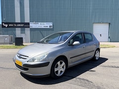 Peugeot 307 - 2.0-16V XTi 5-Deurs 136 PK. Mooie en zeer fijn rijdende auto van de tweede eigenaar Alle k