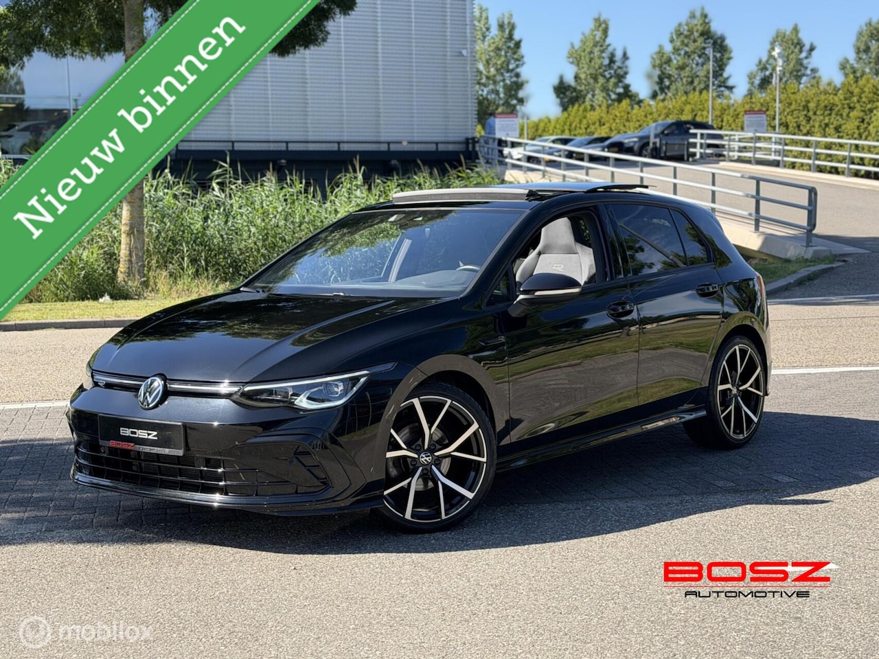 Volkswagen Golf - 8 1.5 eTSI R-Line DSG PANO IQ AMBIENT BLACK - AutoWereld.nl