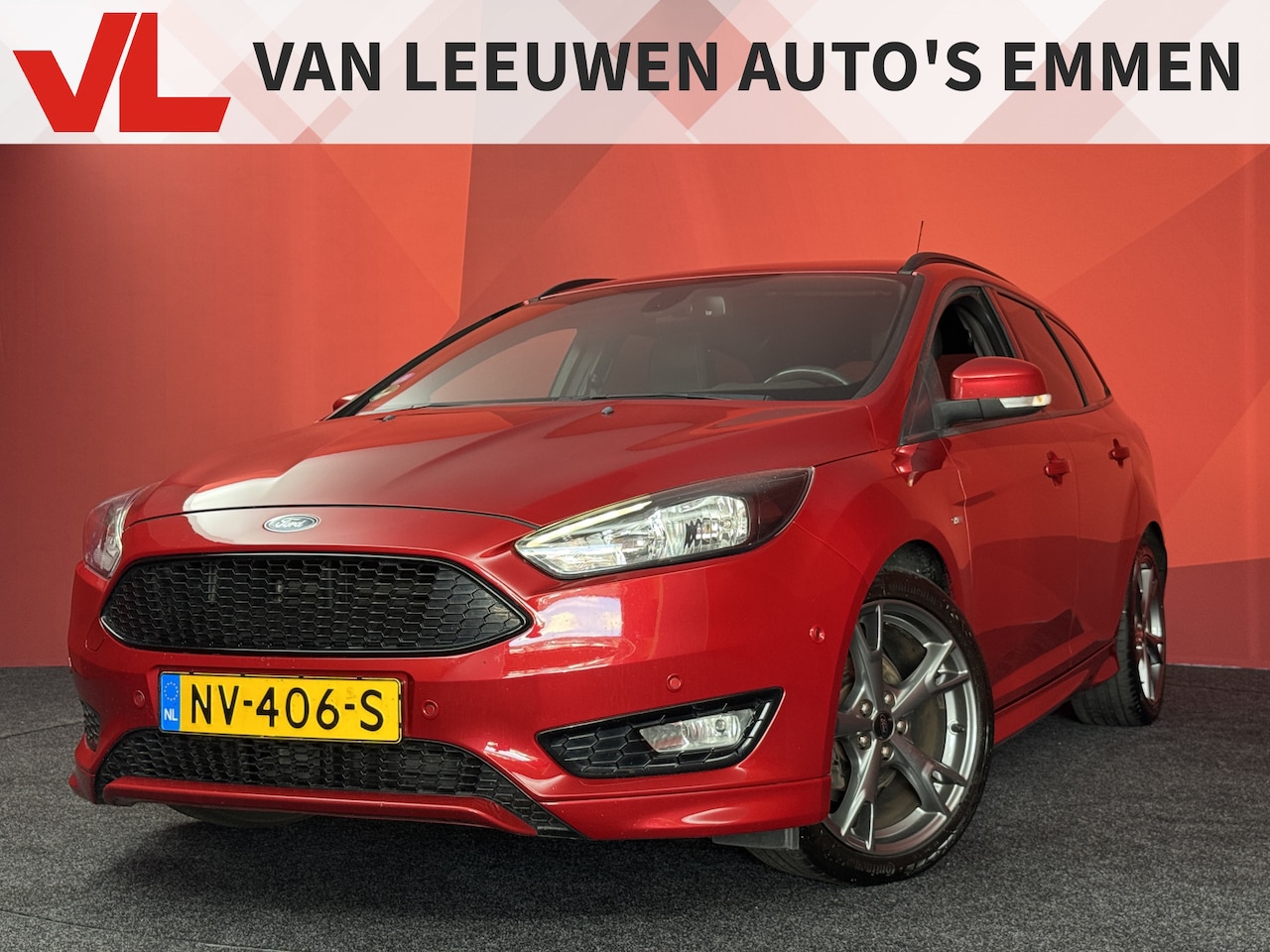 Ford Focus Wagon - 1.0 ST-Line | Candy red | Trekhaak | NL origineel - AutoWereld.nl
