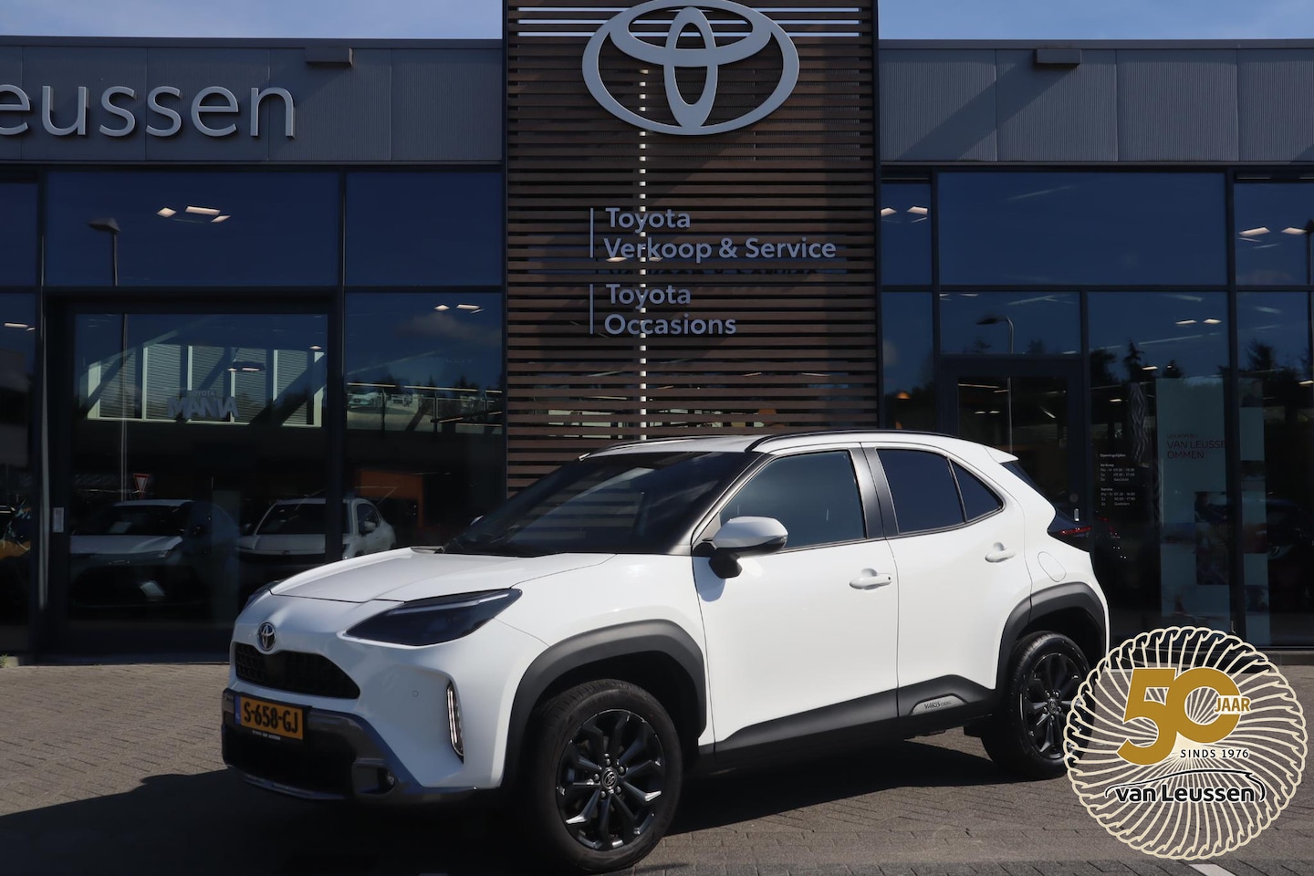 Toyota Yaris Cross - 1.5 HYBRID EXPLORE STOELVERW. KEYLESS 17'' LM-VELGEN NAVI PARK-SENS. CAMERA LED - AutoWereld.nl
