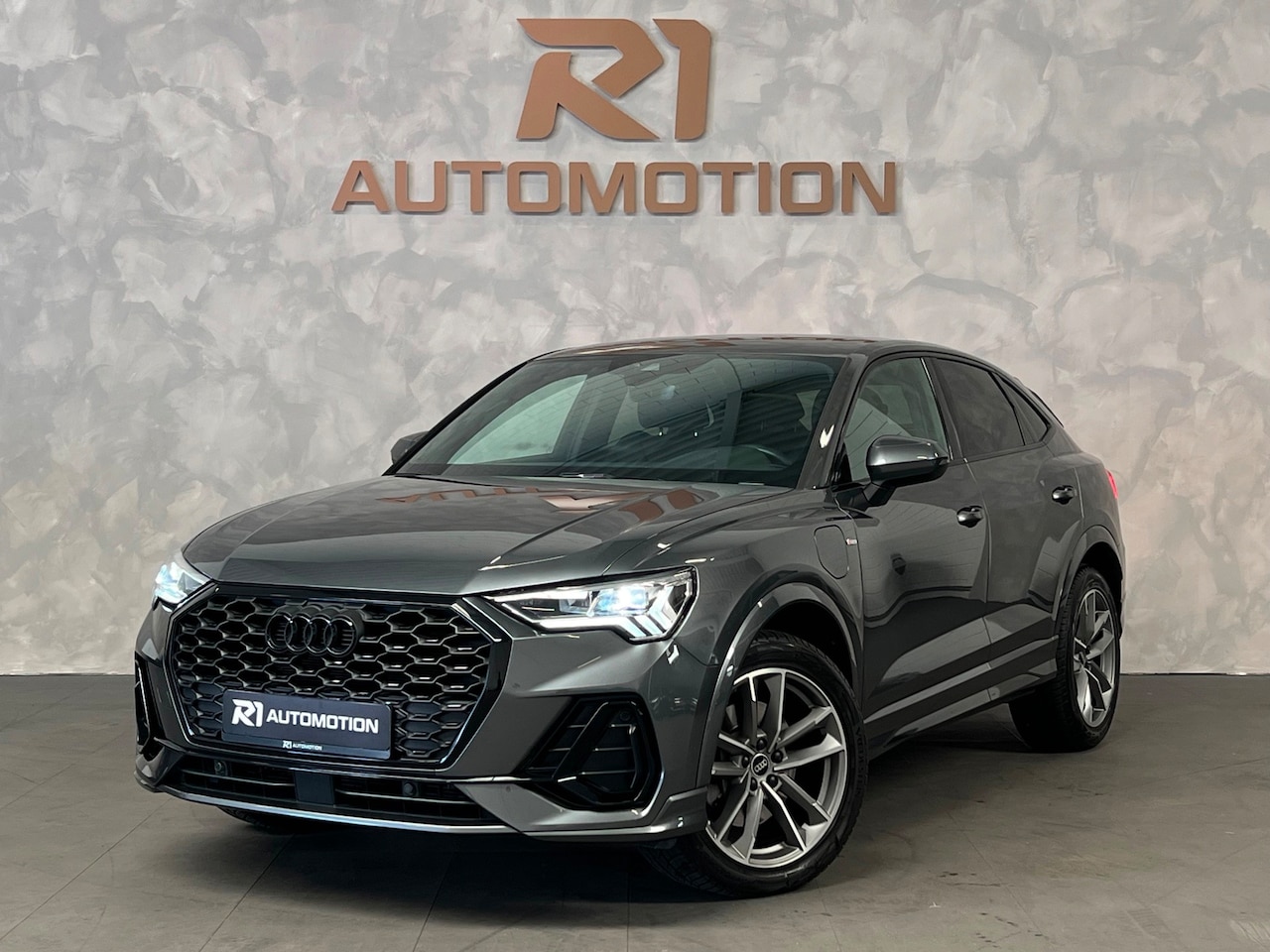 Audi Q3 Sportback - 45 TFSI e 3x S LINE|KEYLESS|CAMERA|LEDER|245PK|TREKHAAK|MATRIX|DRIVE SELECT|DODEHOEK|STOEL - AutoWereld.nl